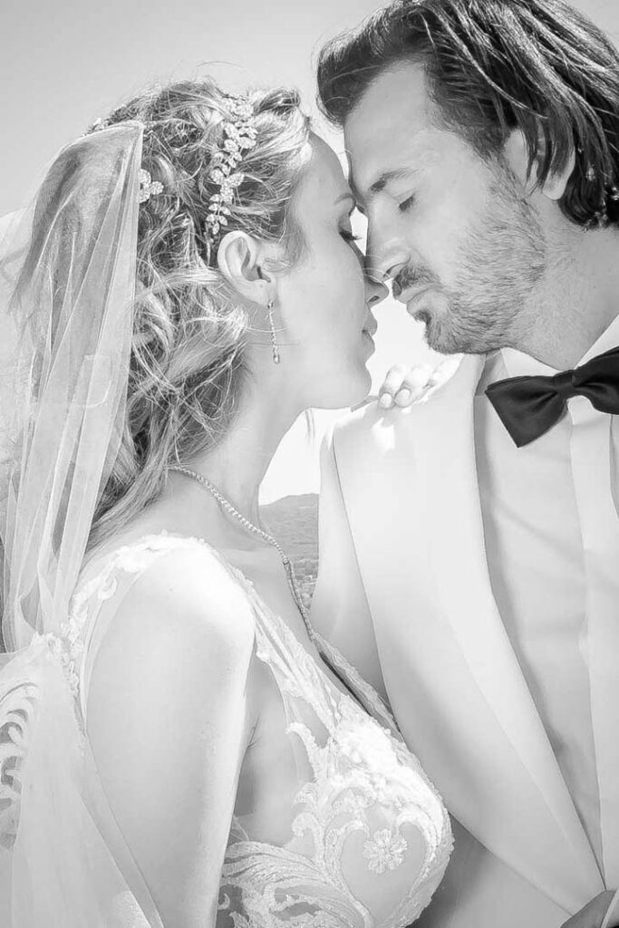 Photographe Mariage Preparatifs Liesel Rico 020917 145956 2 - LAWRENCE BANAHAN Wedding Photo côte d'Azur Photo de couple en noir et blanc exprimant leur amour -
Quels styles de photographie de mariage s’adaptent le mieux à votre couple ?